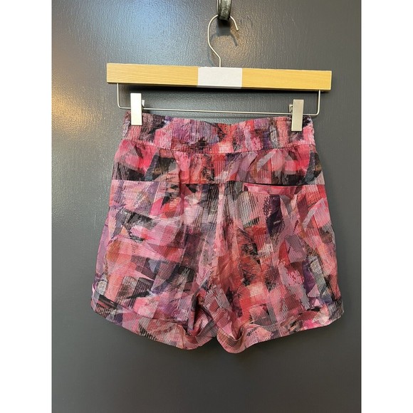 Lululemon Spring Break Away Short Size 2 Pinks & Black Pockets Stretch - Picture 4 of 7